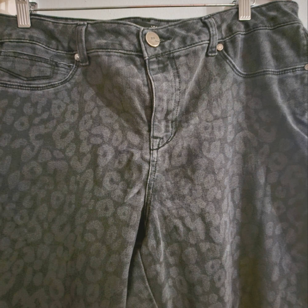 1822 Denim Women's Animal Print Straight fit size 16